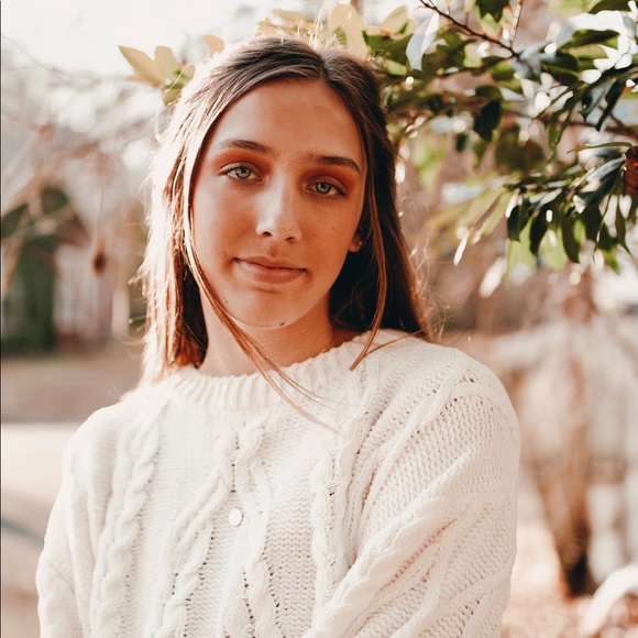 Meet your Posher, Becca - Picture 3 of 3